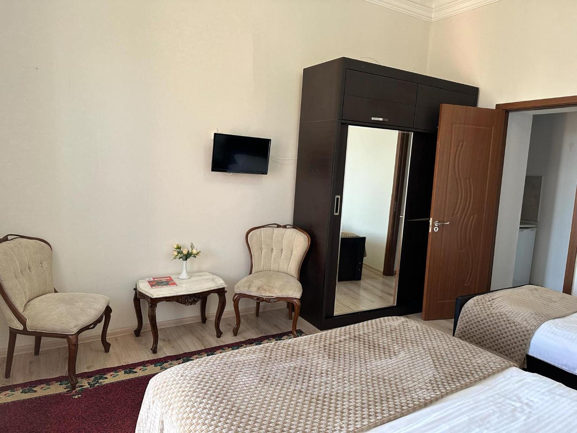 Hotel Eurica Koetaisi Buitenkant foto
