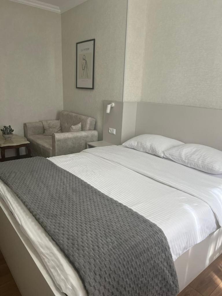 Hotel Eurica Koetaisi Buitenkant foto
